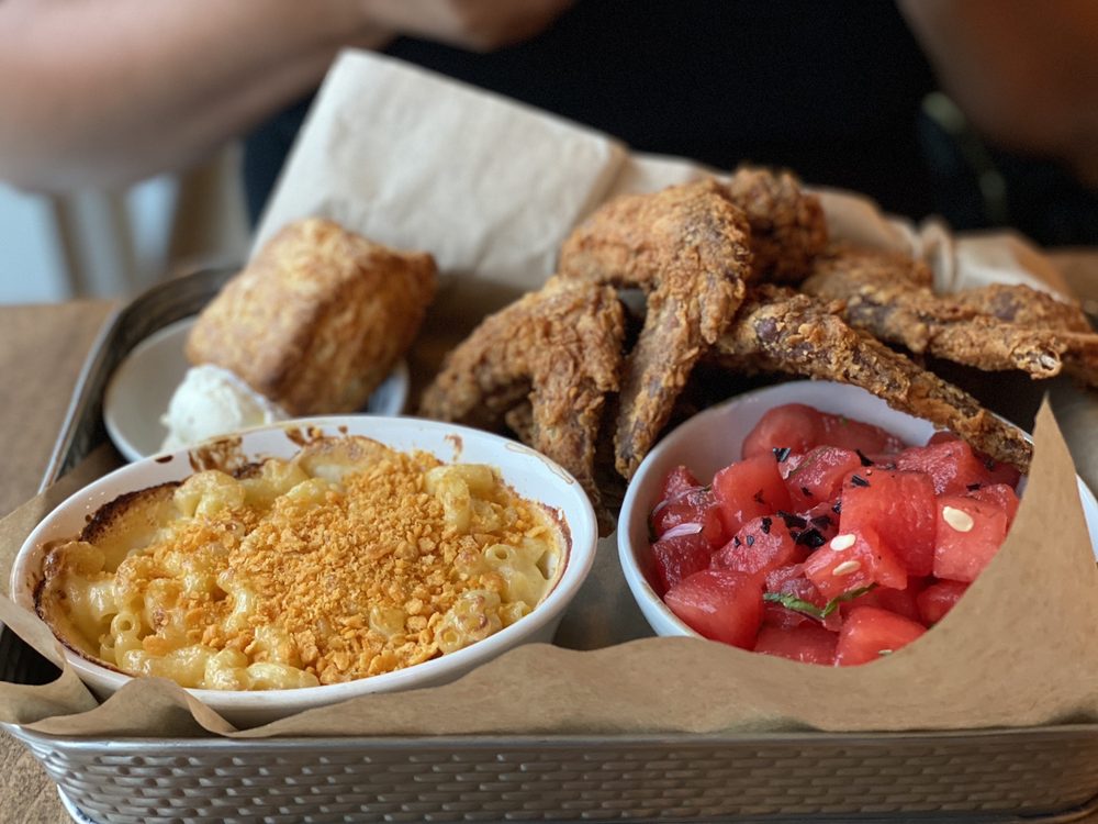 Best Places to Eat Near Camping World Stadium in Orlando Florida